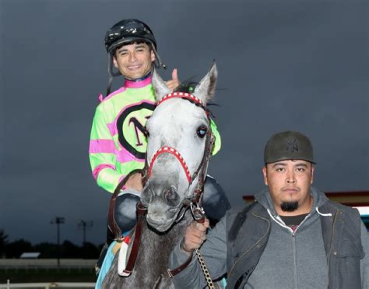Jockey Alex Canchari
