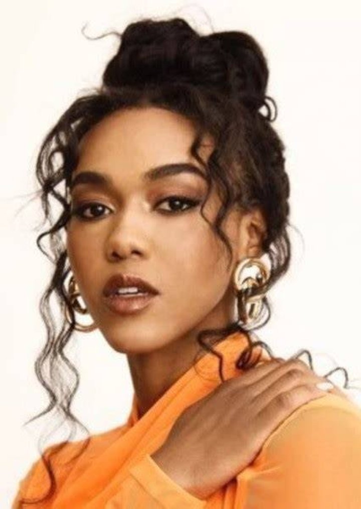 Nia Holloway